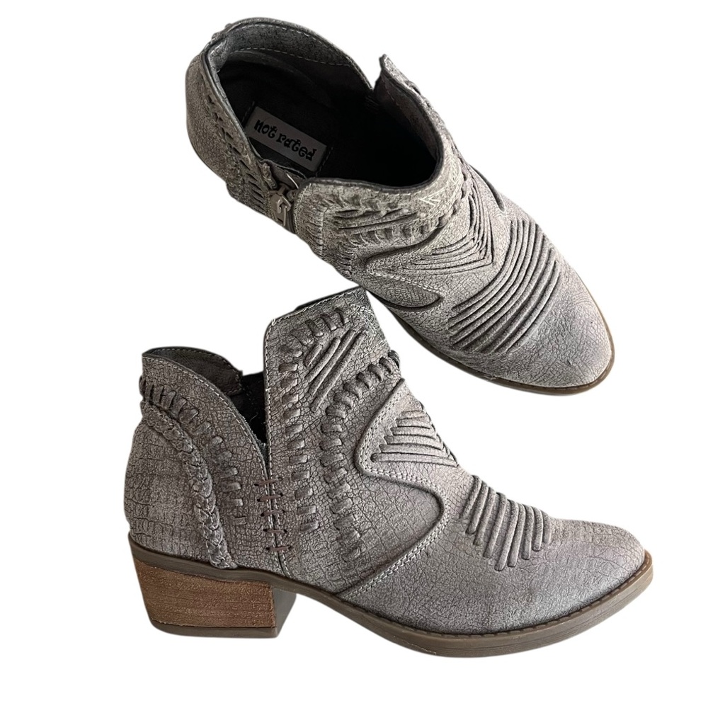 Not Rated Women’s 8 Gray Silver Weaved Faux Leather Side Zip Nosara Ankle Bootie